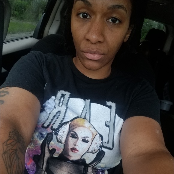 Meet your Posher, Tiffany - Picture 1 of 4